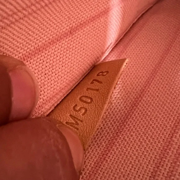 ❌Gone❌Louis Vuitton Azur Rose Ballerina Wristlet - Picture 6 of 7